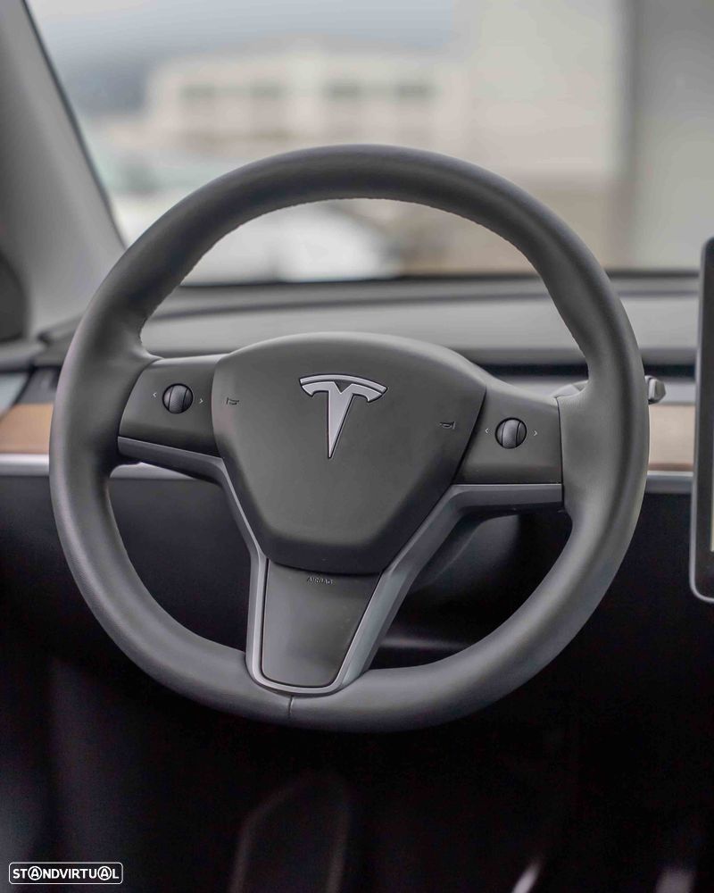 Tesla Model Y Long Range Dual Motor AWD - 17