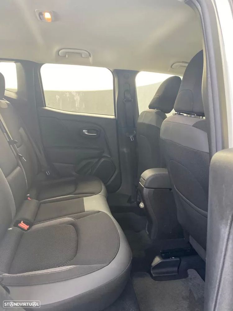 Jeep Renegade - 12