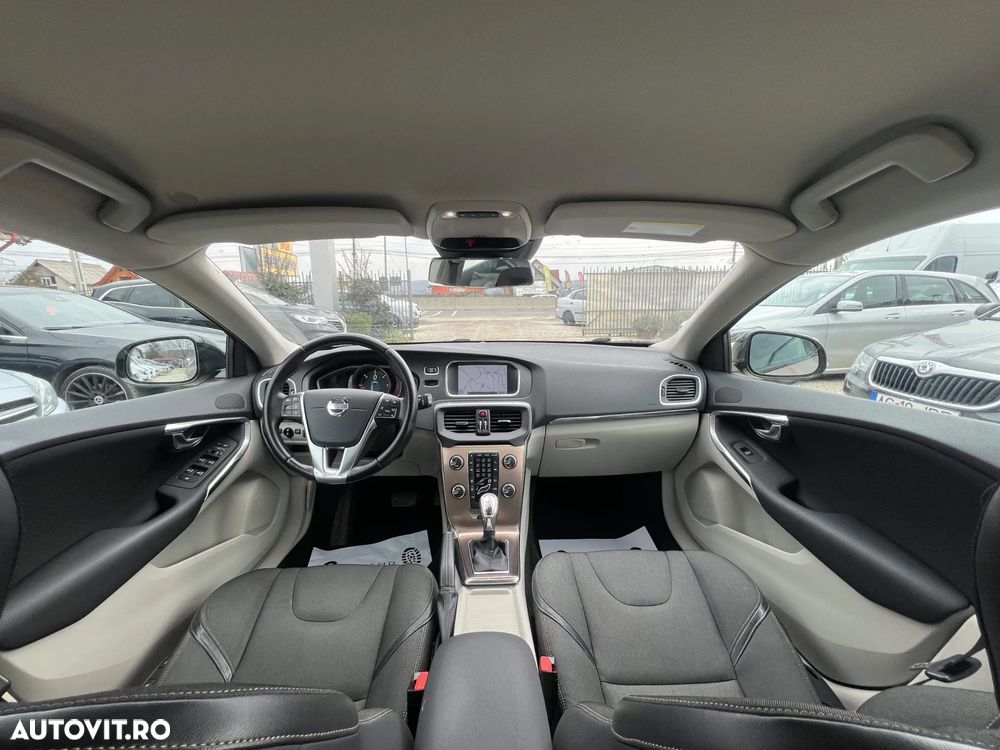 Volvo V40 D4 Geartronic Momentum - 9