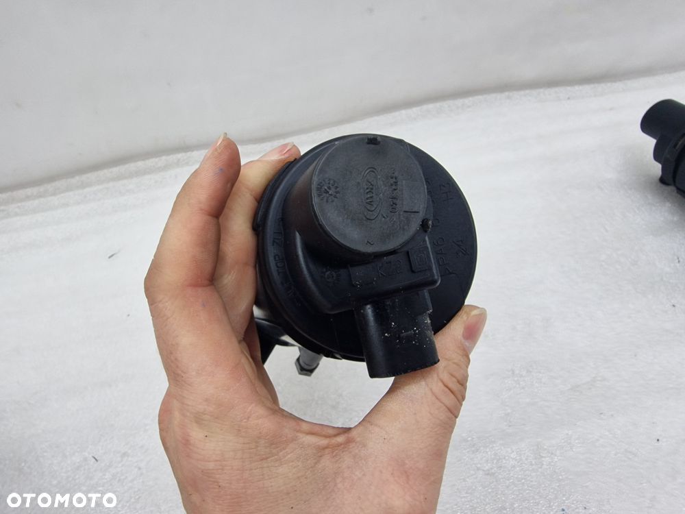 VW PASSAT B5 LIFT 00-05 LEWY / PRAWY HALOGEN , NR 3B7941700A / 3B7941699A  , NR AUKCJI H27 - 16