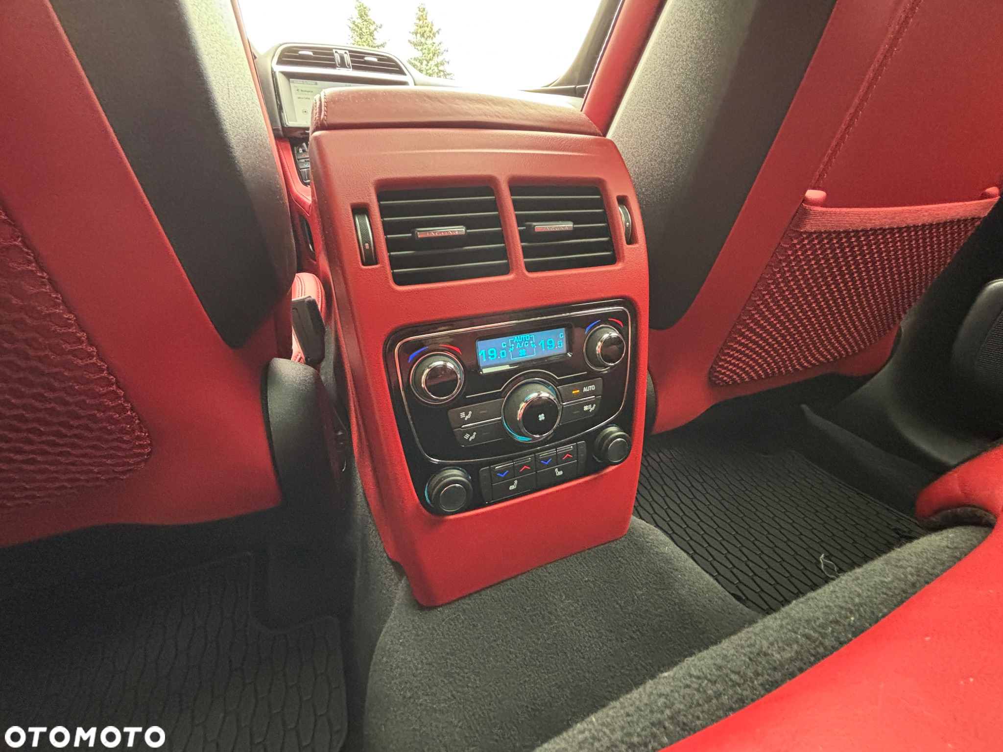 Jaguar F-Pace 5.0 V8 P550 AWD SVR - 17