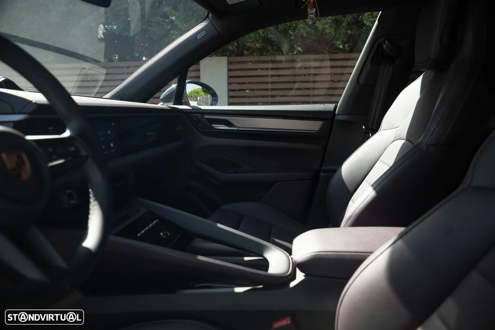 Porsche Macan Electric 4 - 23