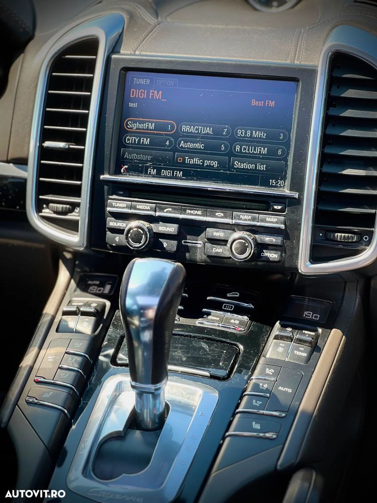Porsche Cayenne 3.0 L - 2