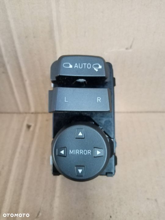 Przełącznik regulacji lusterek Hyundai I30 III 93530-G3010 - 1