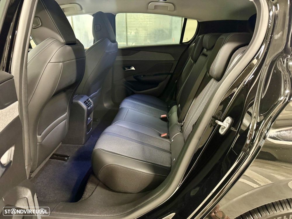Peugeot 308 1.2 PureTech Allure Pack EAT8 — fotografia 33