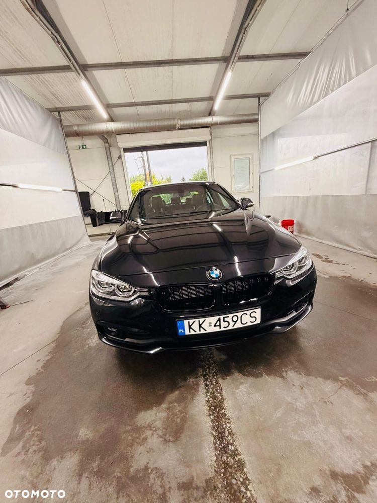 BMW Seria 3 330i xDrive Sport Line - 1