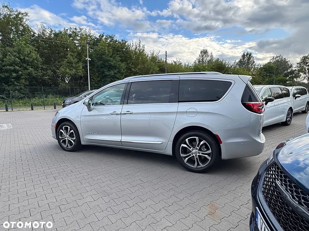 Chrysler Pacifica - 5