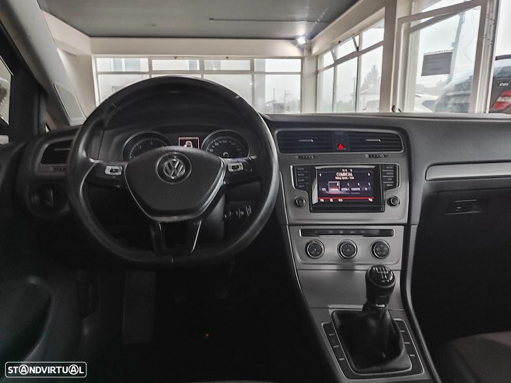 VW Golf 1.6 TDi Trendline BlueMotion - 34