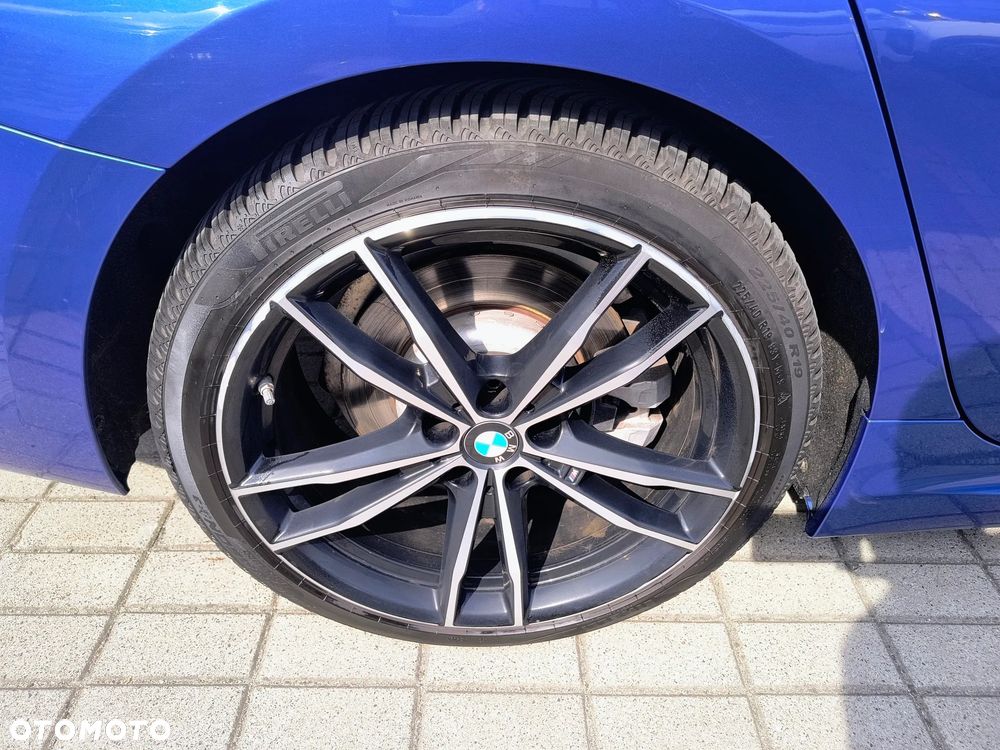 BMW Seria 3 330i xDrive M Sport - 11