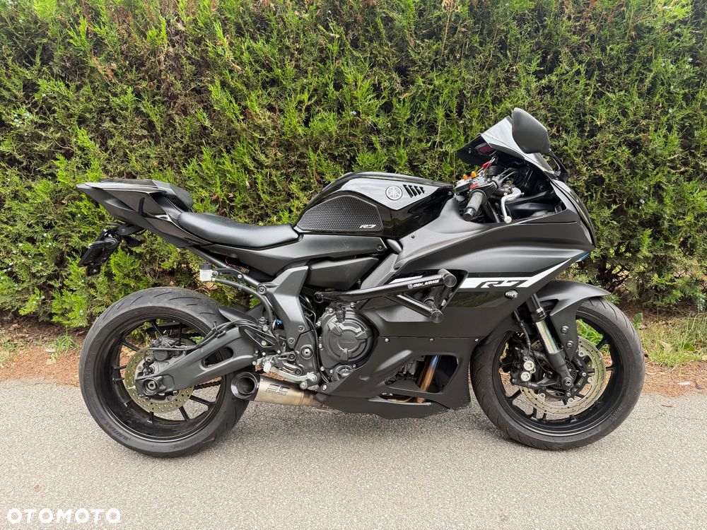 Yamaha R7
