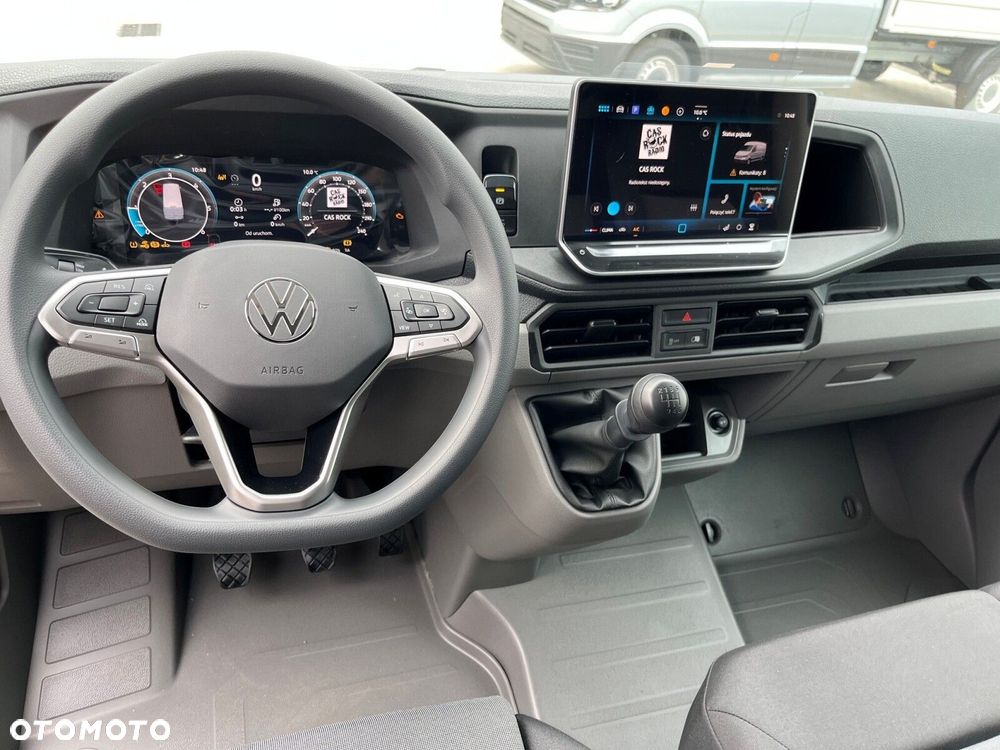 Volkswagen Crafter 35 Furgon z wysokim dachem silnik: 2,0 l EU6 SCR 177 KM / skrzynia biegów: Przedni napęd manualna 6-biegowa rozstaw osi: 4490 mm - 10
