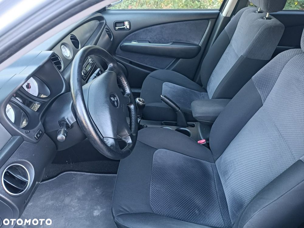 Mitsubishi Outlander - 12