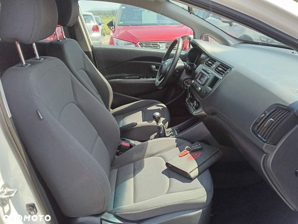 Kia Rio 1.2 Dream Team Edition - 11