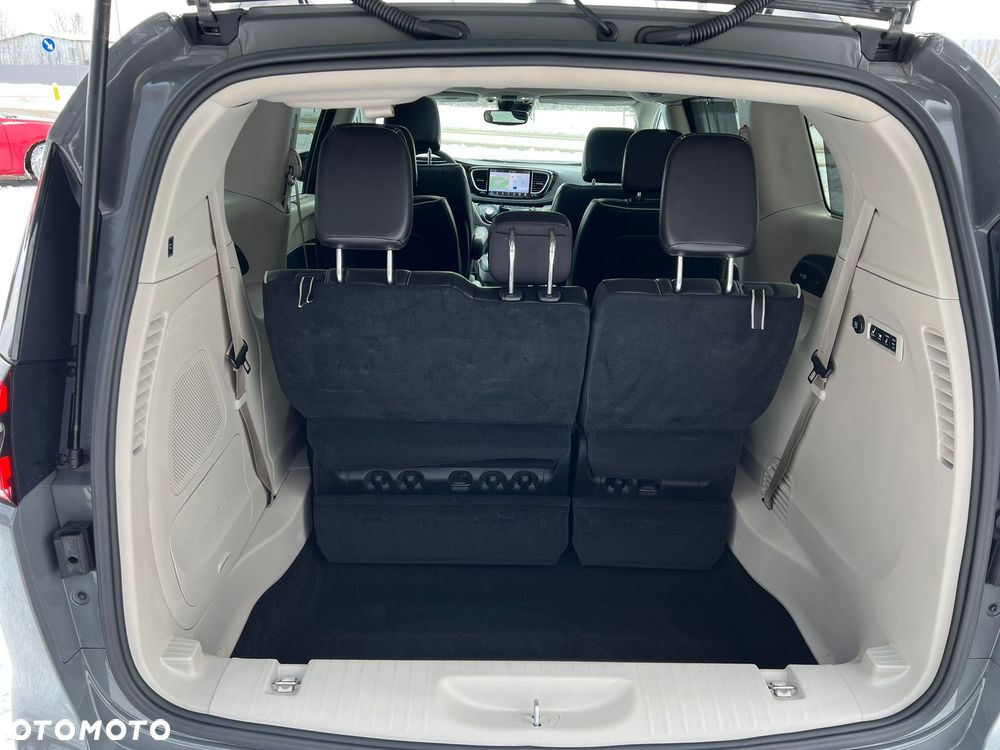 Chrysler Pacifica - 24