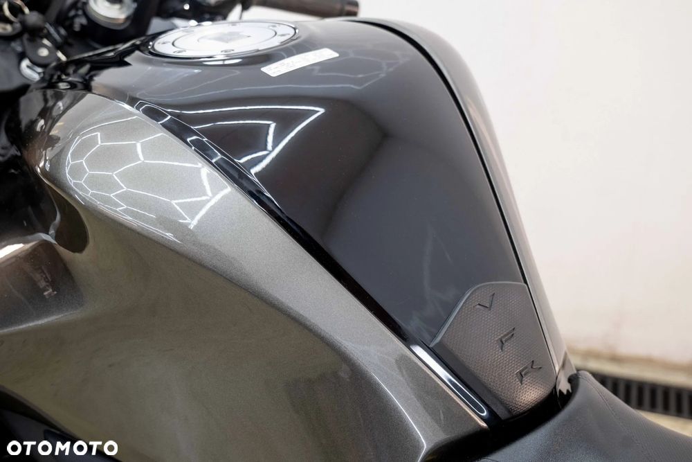 Honda VFR - 24