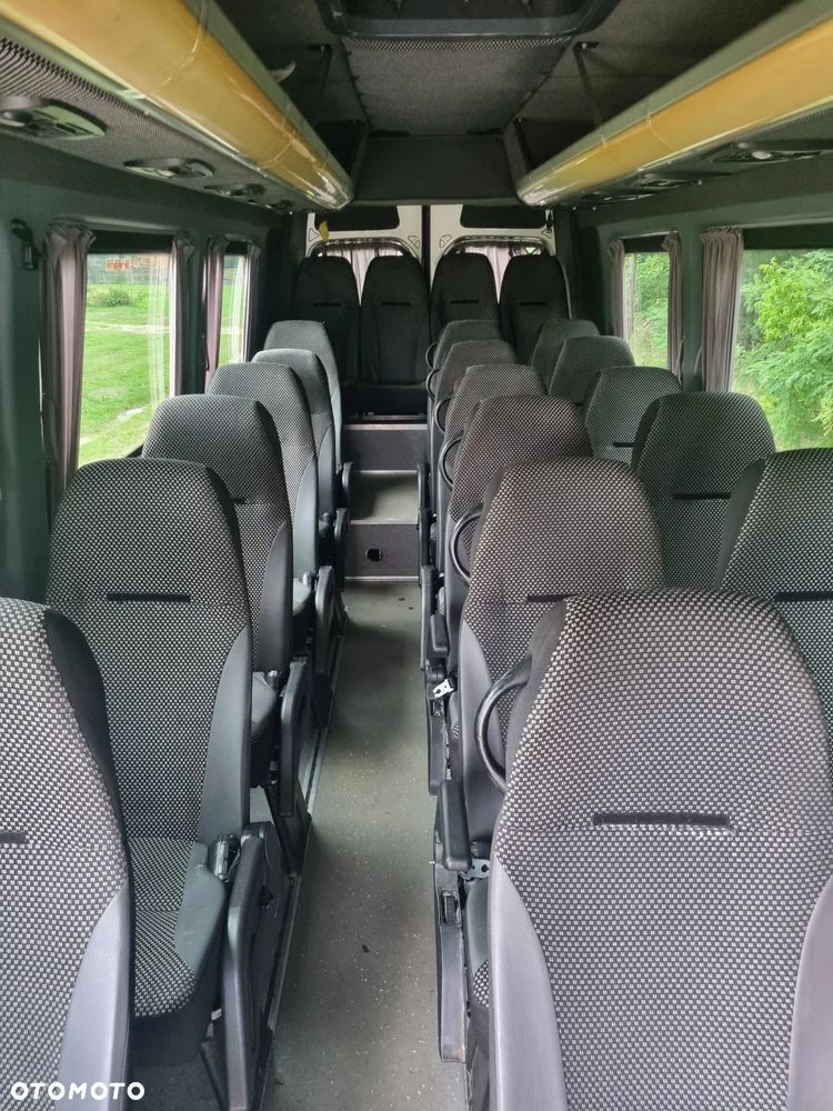 Mercedes-Benz Sprinter - 11