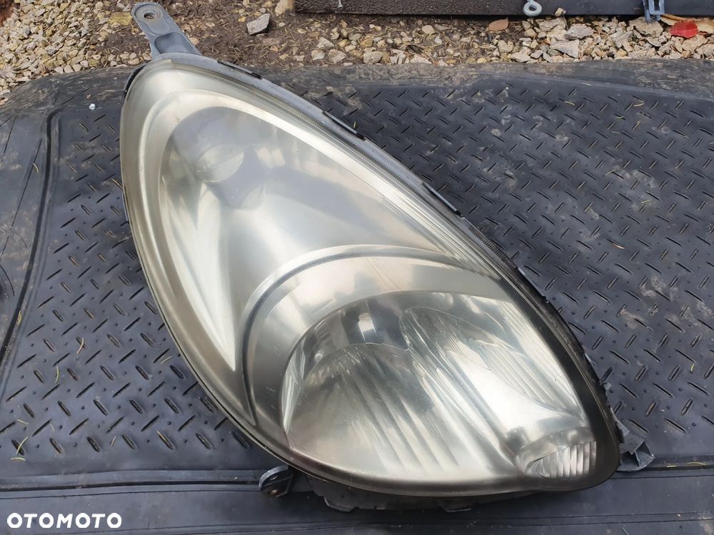 REFLEKTOR PRAWY PRZÓD LAMPA PRAWA PRZEDNIA TOYOTA YARIS VERSO 1 I LIFT - 1