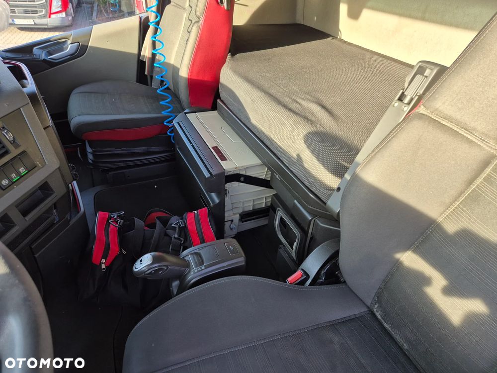 Volvo FH 460 BDF z windą + przyczepa - 17