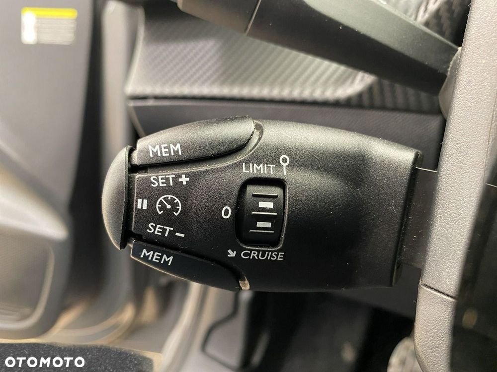 Peugeot 208 - 27