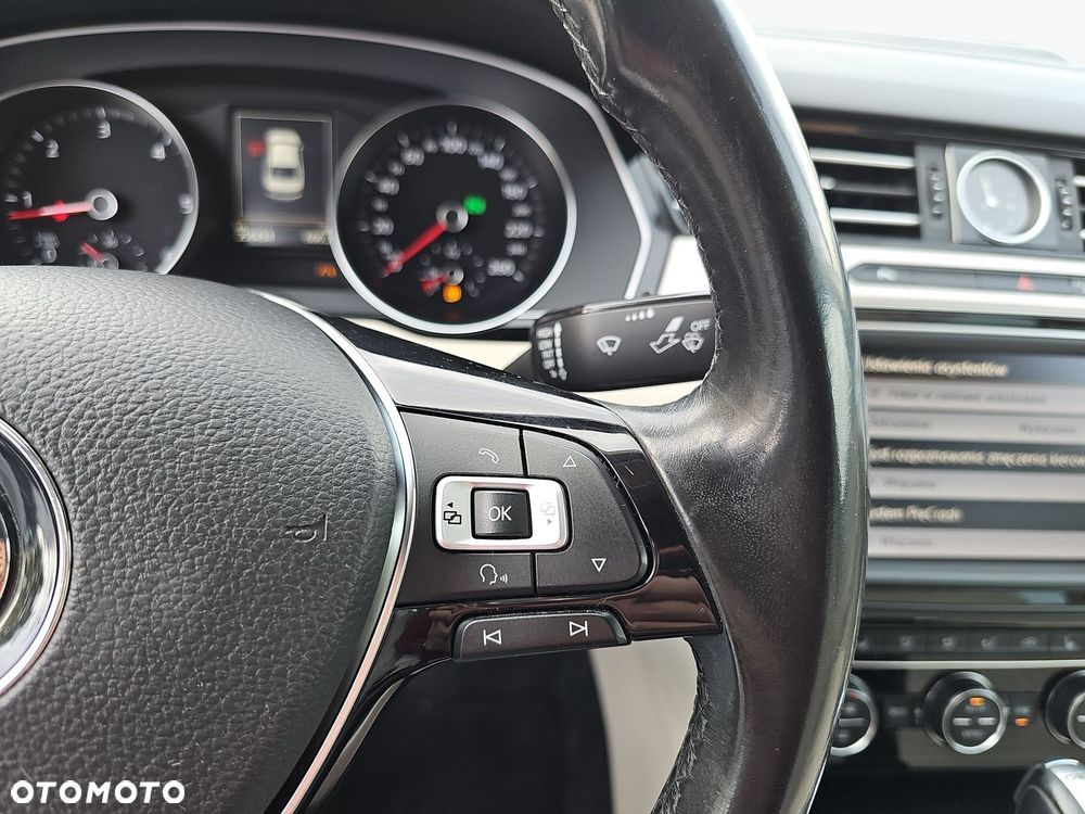 Volkswagen Passat 2.0 TDI BMT Highline - 28