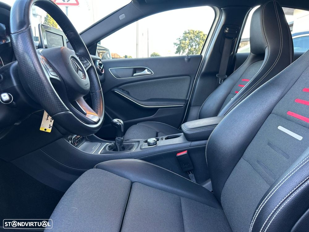 Mercedes-Benz A 180 d AMG Line - 23