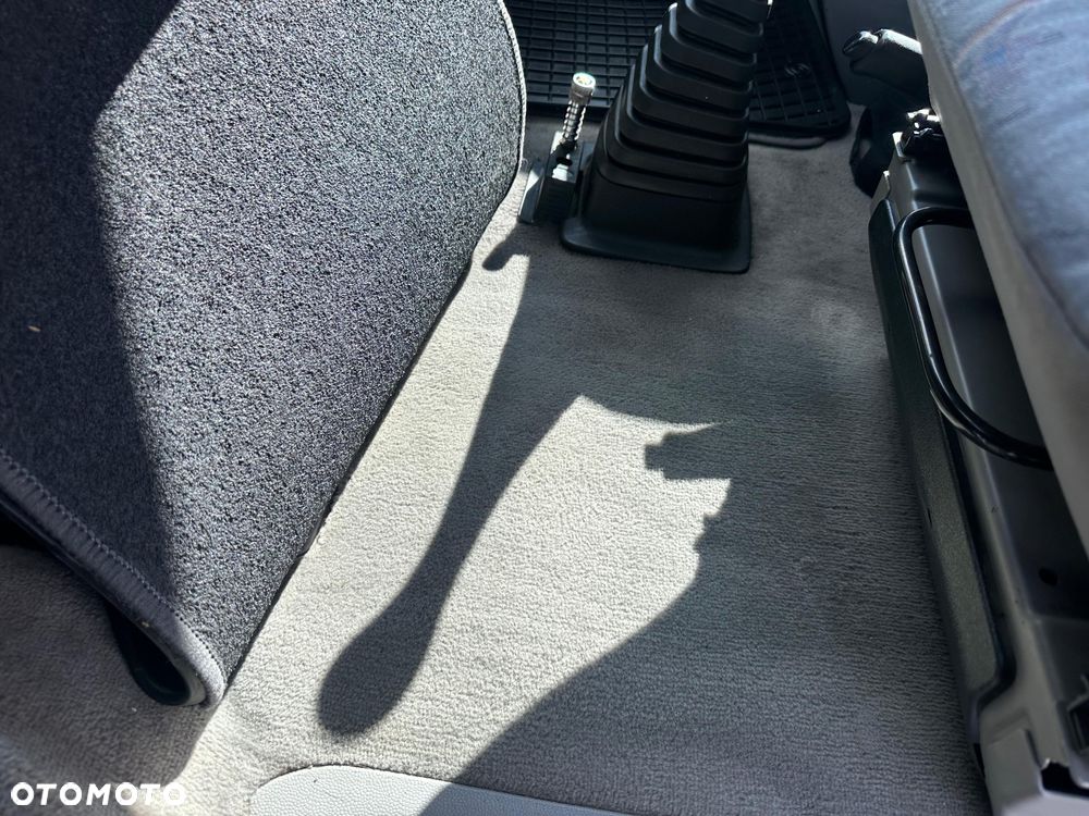 Volkswagen Multivan - 12