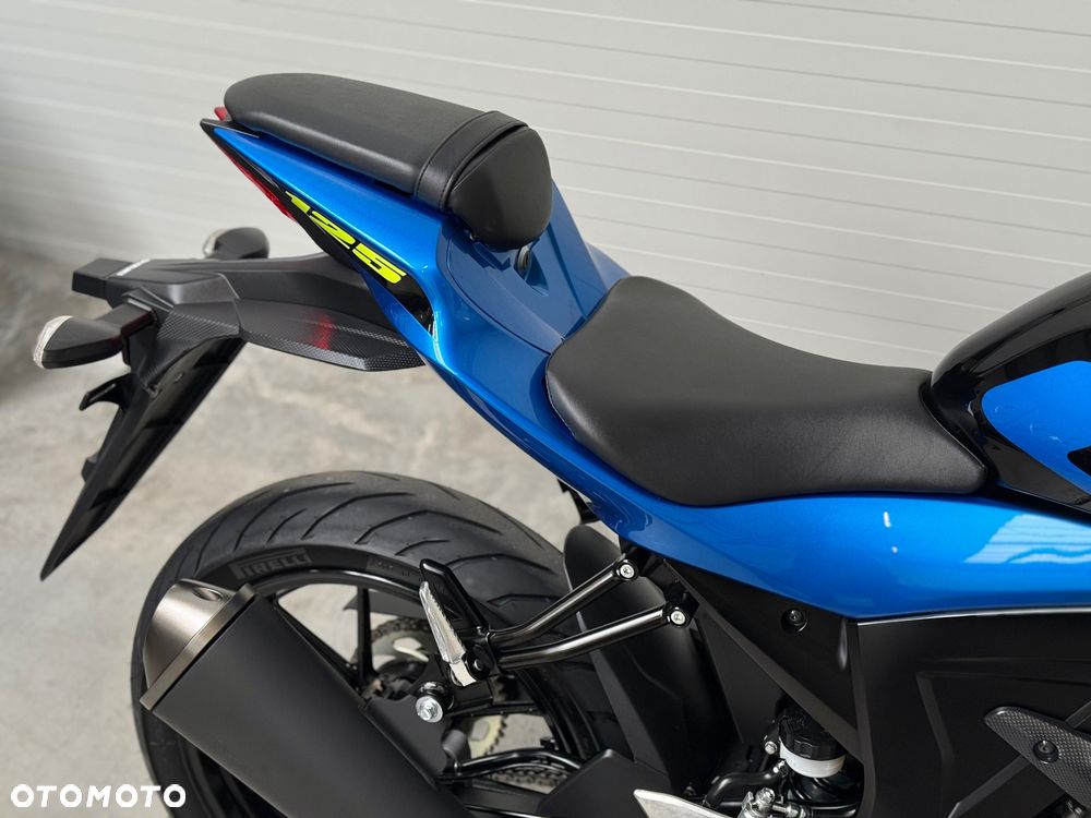 Suzuki GSX - 16