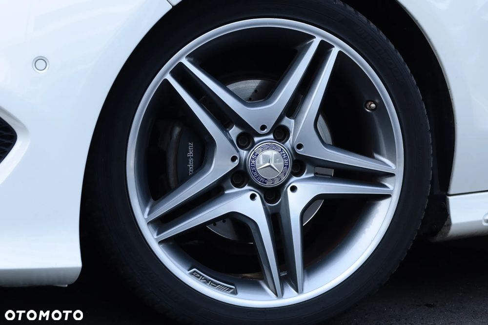 Mercedes-Benz CLA 180 AMG Line - 5