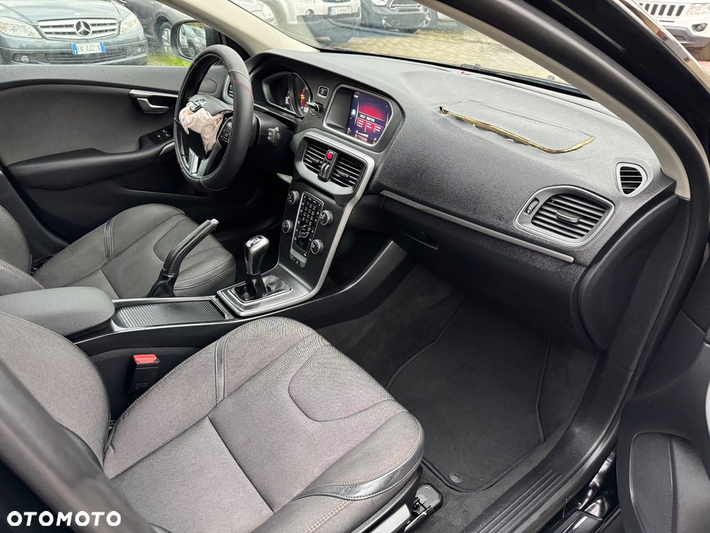 Volvo V40 Cross Country - 18