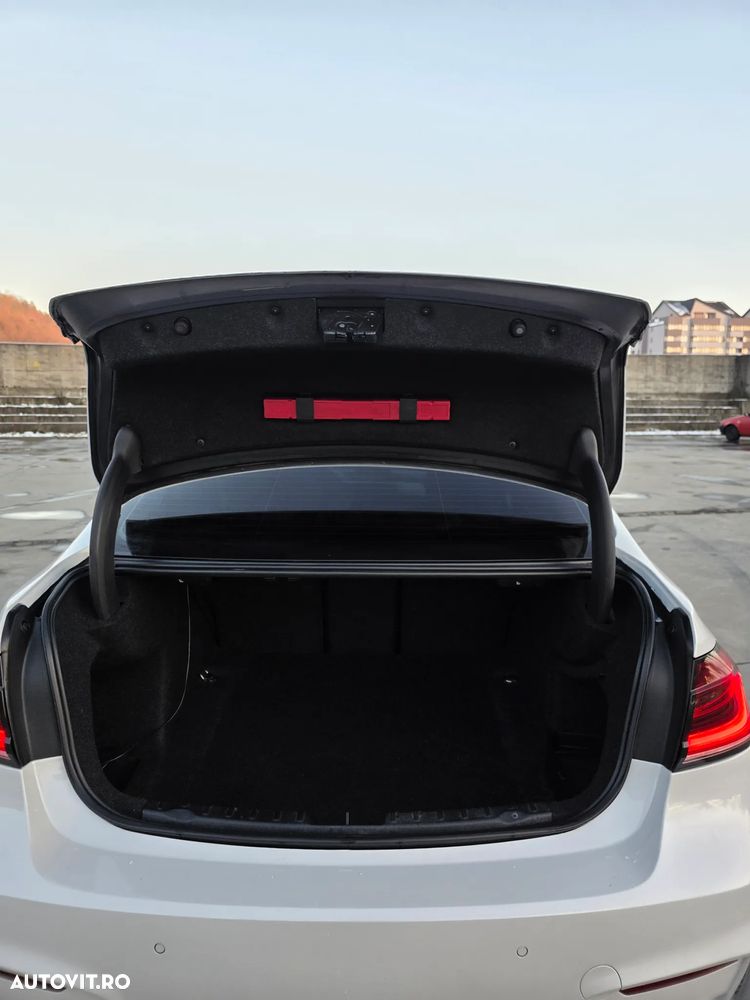 BMW Seria 3 320d - 33