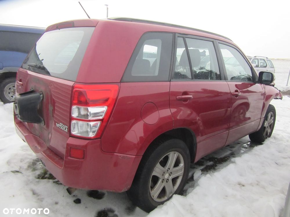 Suzuki Grand Vitara II 2.0i 208 r. na części - 4