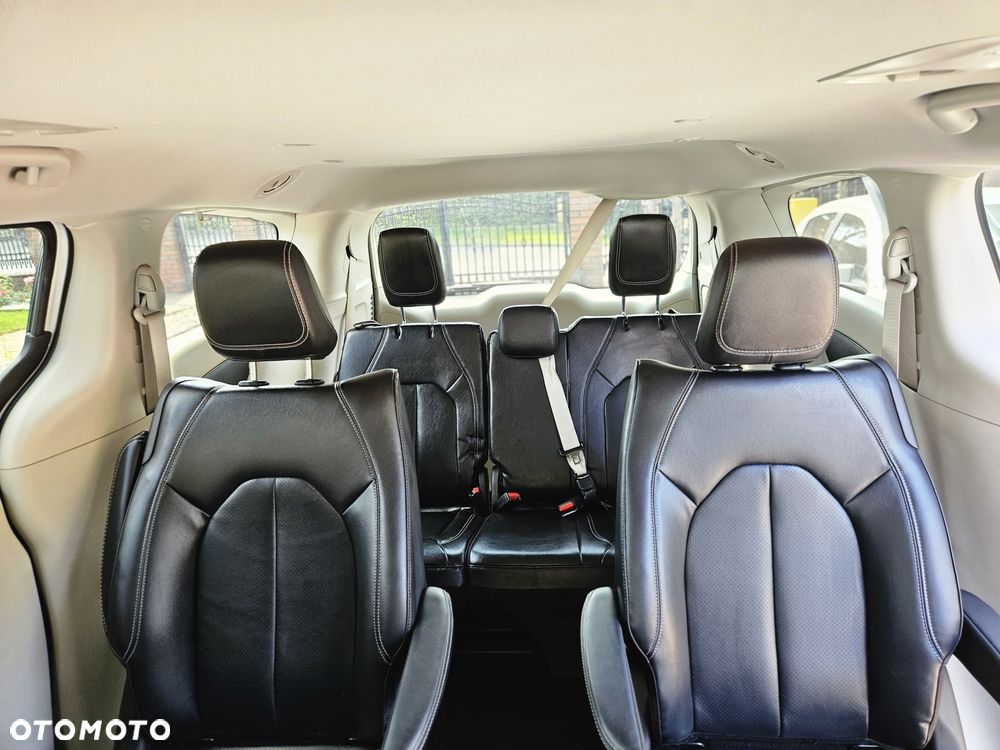 Chrysler Pacifica - 6
