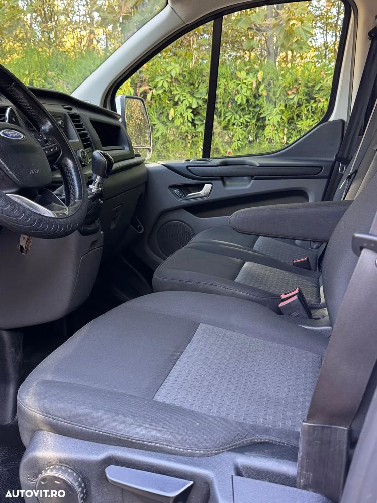 Ford TRANSIT CUSTOM - 11