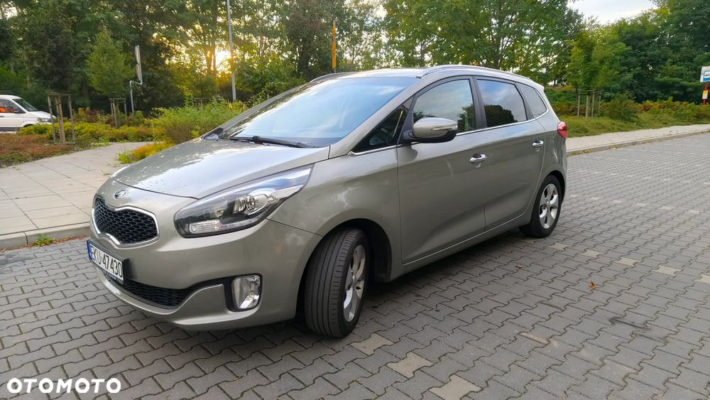 Kia Carens 1.6 GDI Attract - 1