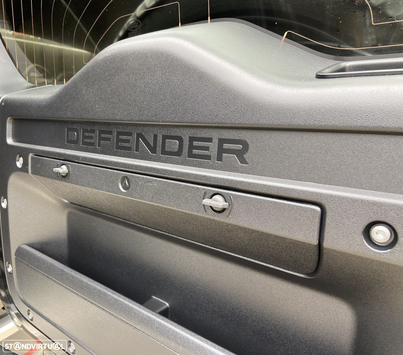 Land Rover Defender 2.0 P400e 110 AWD SE - 11