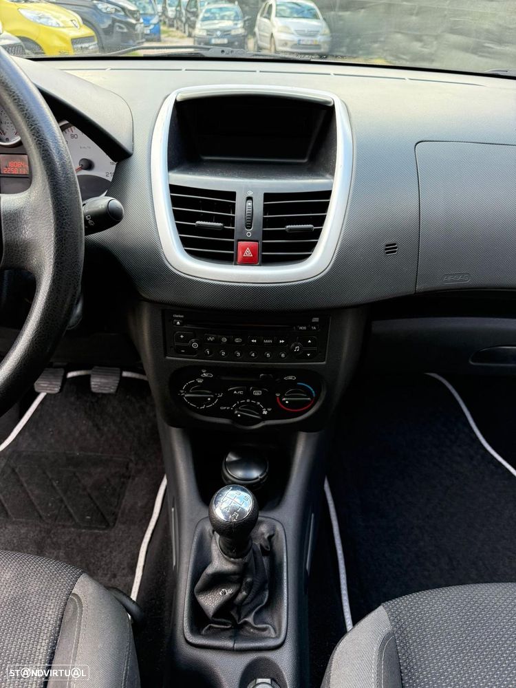 Peugeot 207 1.4 16V Trendy - 26