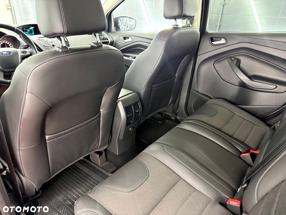 Ford Kuga 1.5 EcoBoost 2x4 Titanium - 24