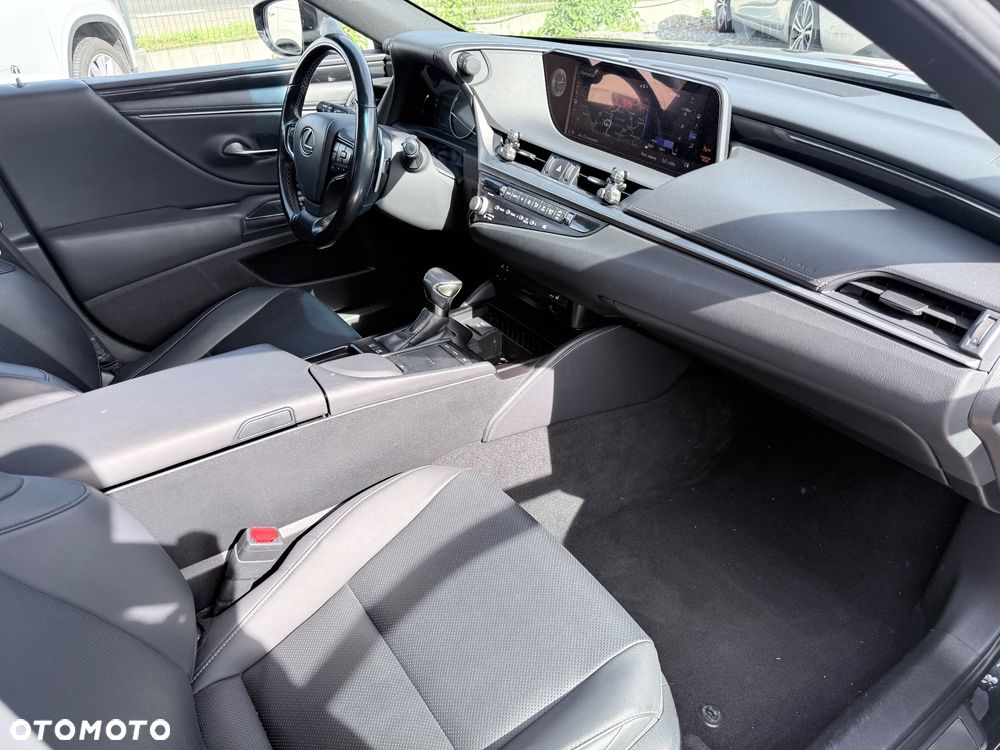 Lexus ES 2021