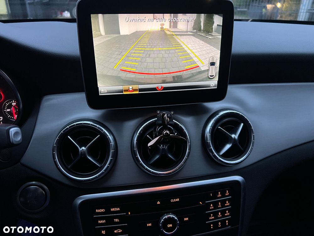 Mercedes-Benz CLA 200 7G-DCT AMG Line - 14