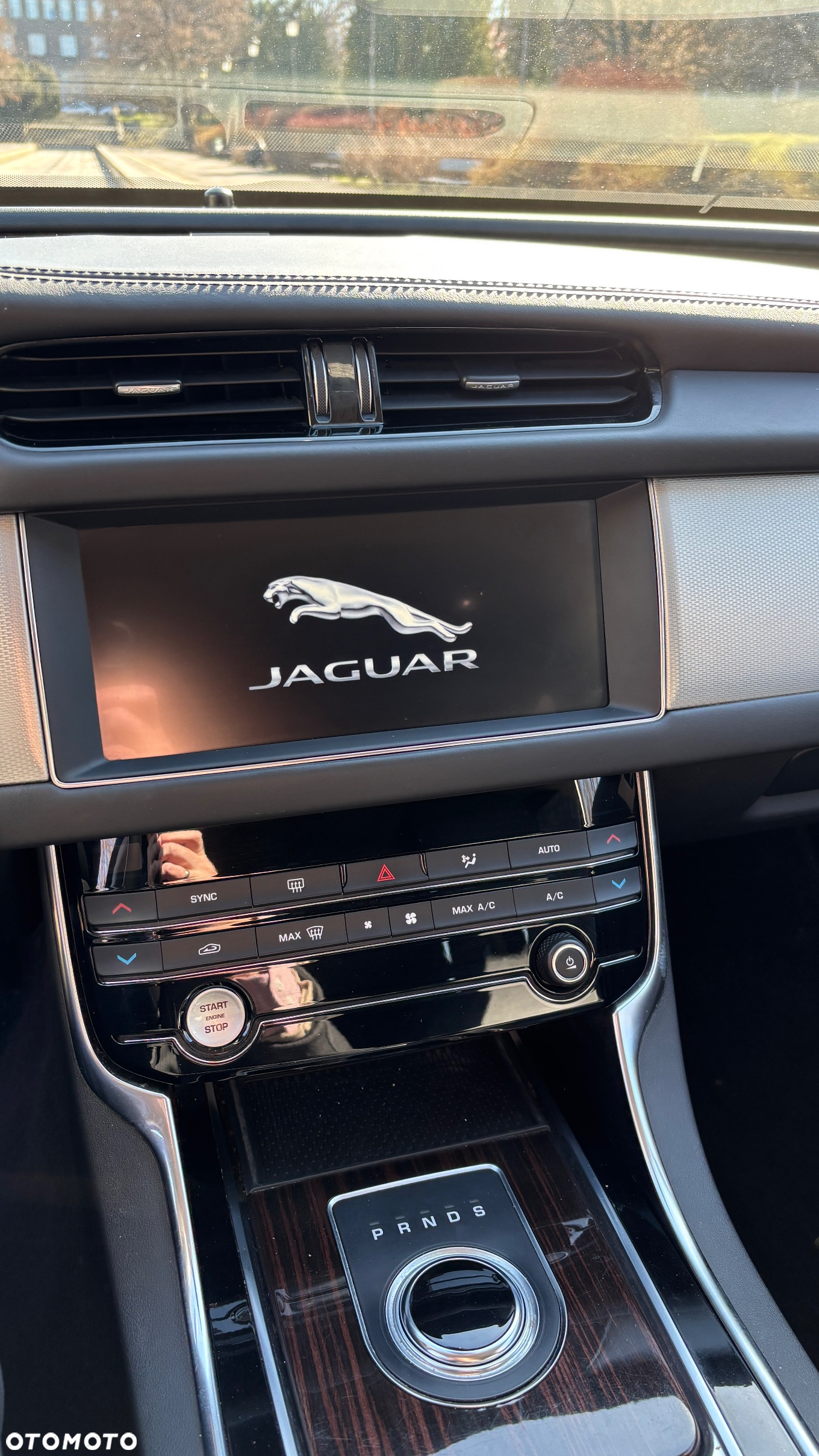 Jaguar XF 2.0 i4D AWD Portfolio - 16