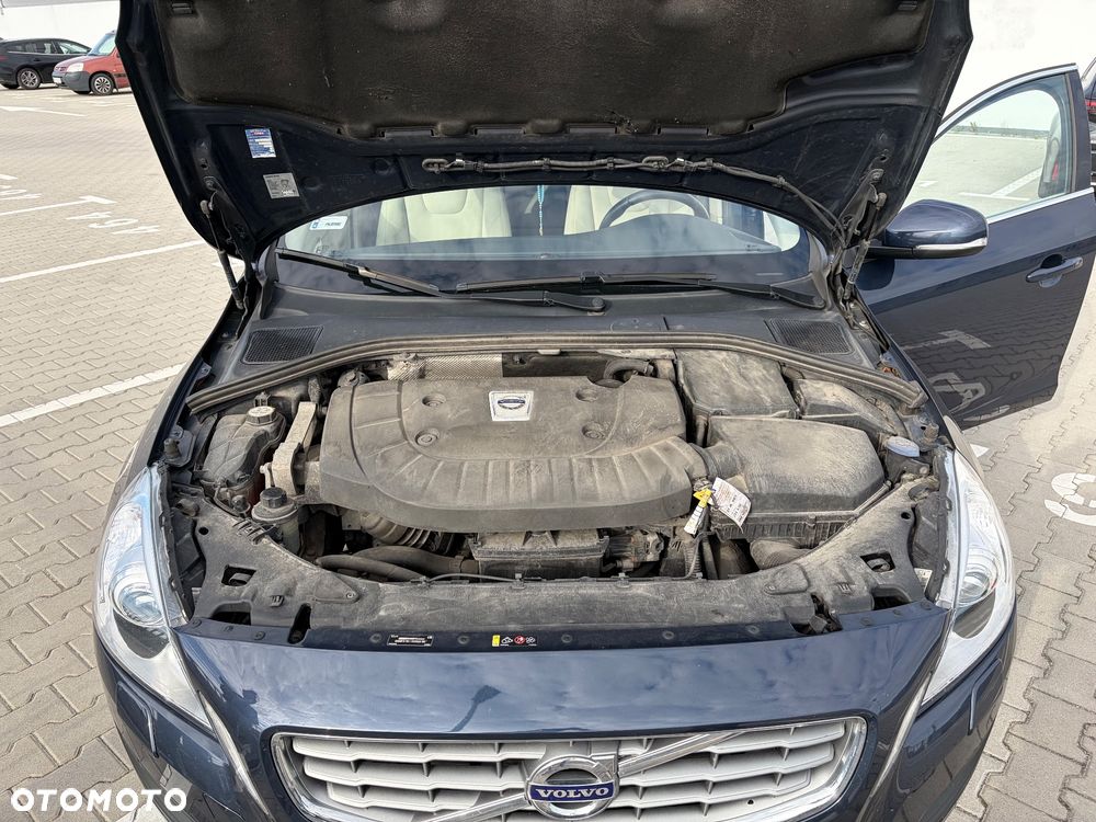Volvo V60 D4 Geartronic Momentum - 37