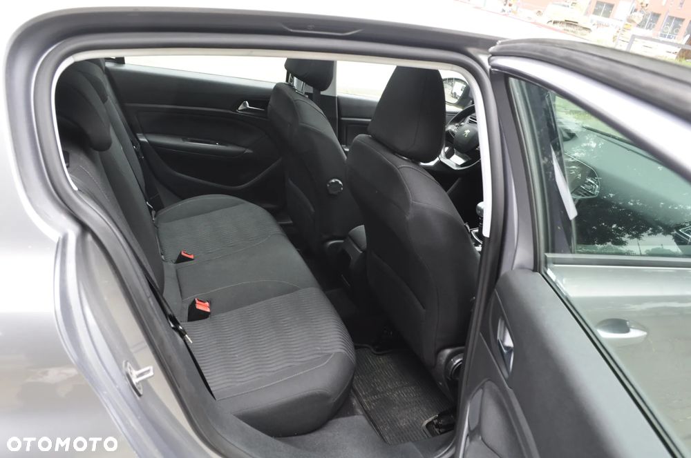 Peugeot 308 125 THP Allure - 11