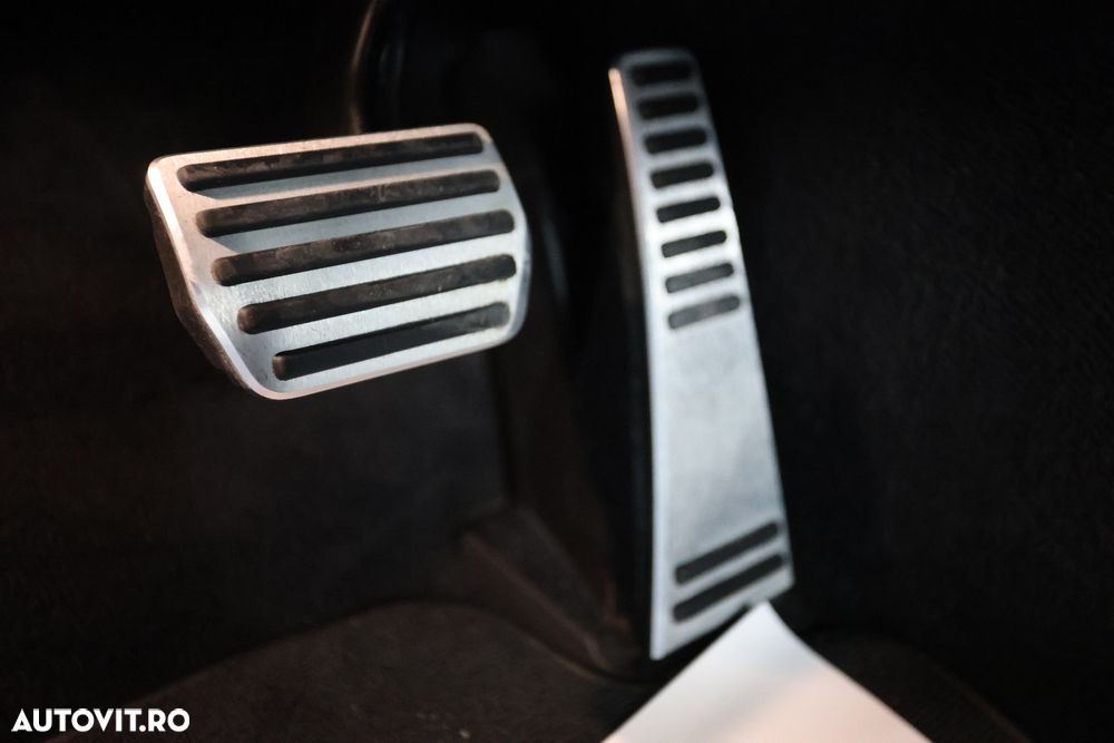 Volvo XC 60 B4 MHEV AWD R-Design - 18