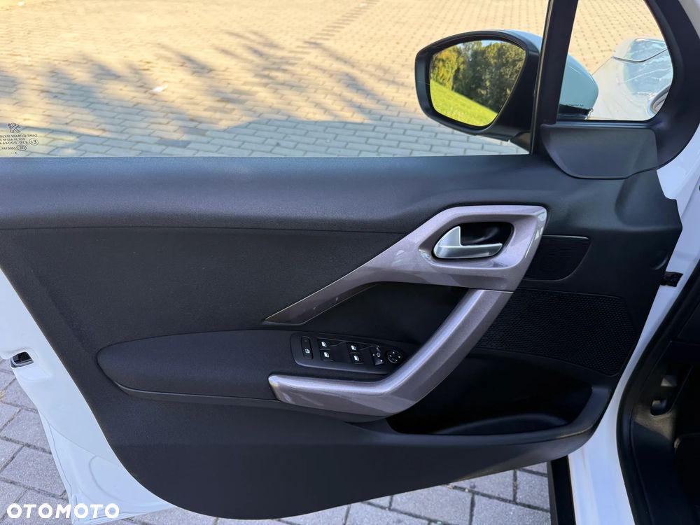 Peugeot 2008 1.2 Pure Tech Style - 20