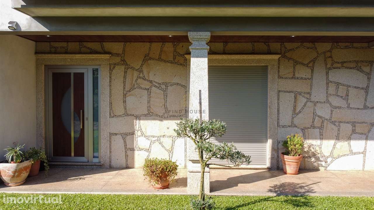 Vende-se Moradia Isolada T5, com amplo jardim, implantada em terreno c - Grande imagem: 3/60