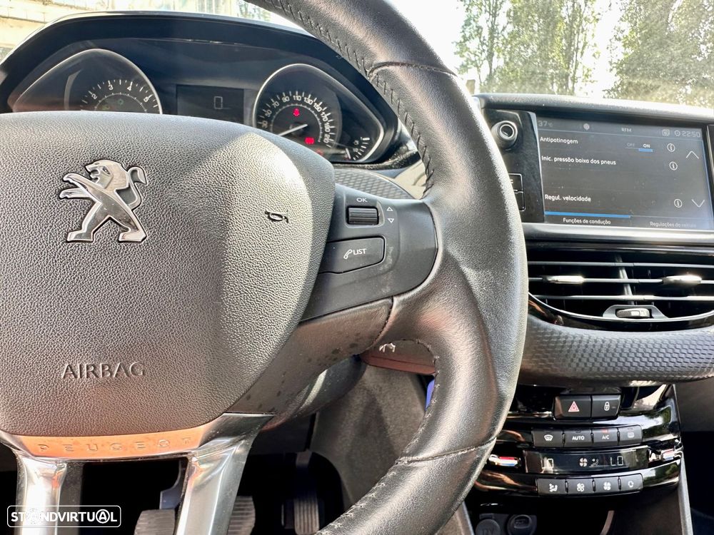 Peugeot 2008 1.2 PureTech Signature - 20