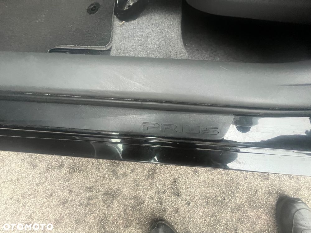 Toyota Prius (Hybrid) Executive - 9