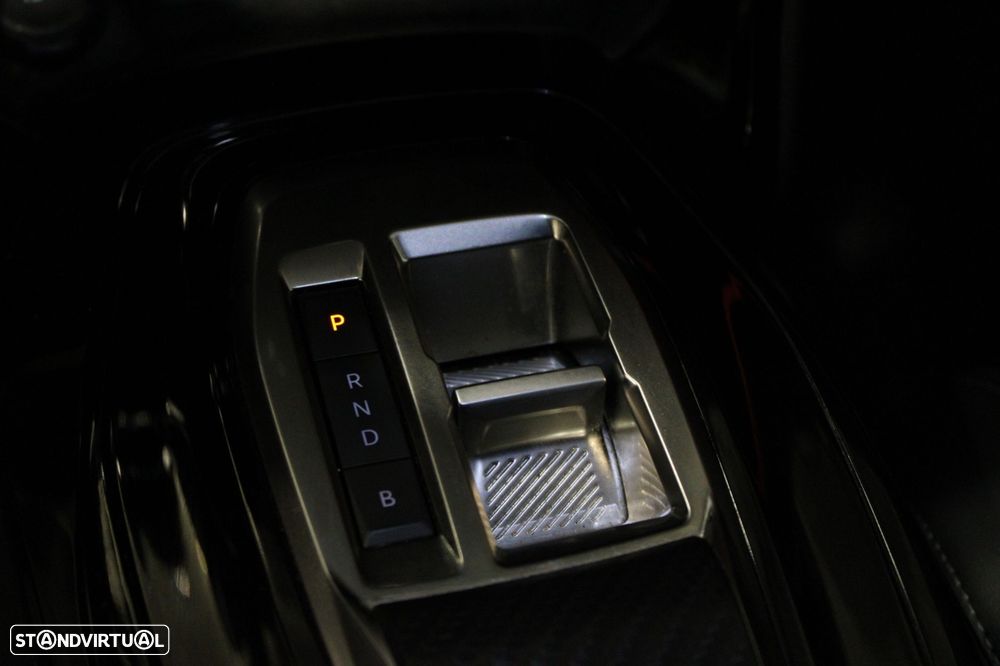Peugeot e-2008 50 kWh GT - 12