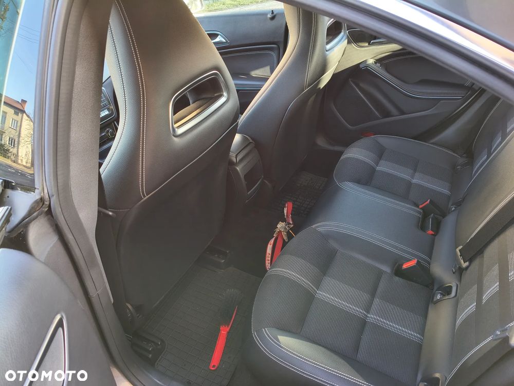 Mercedes-Benz CLA 180 d - 11