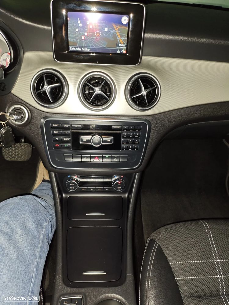 Mercedes-Benz CLA 220 CDI 7G-DCT Urban - 13
